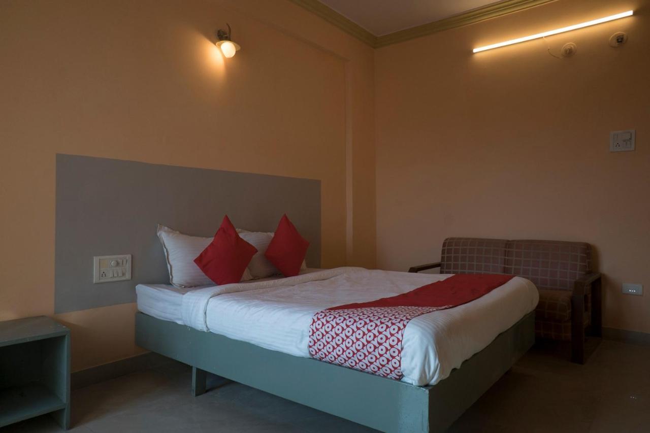 Oyo Flagship 37830 Hotel Aakar International Satara Exteriér fotografie