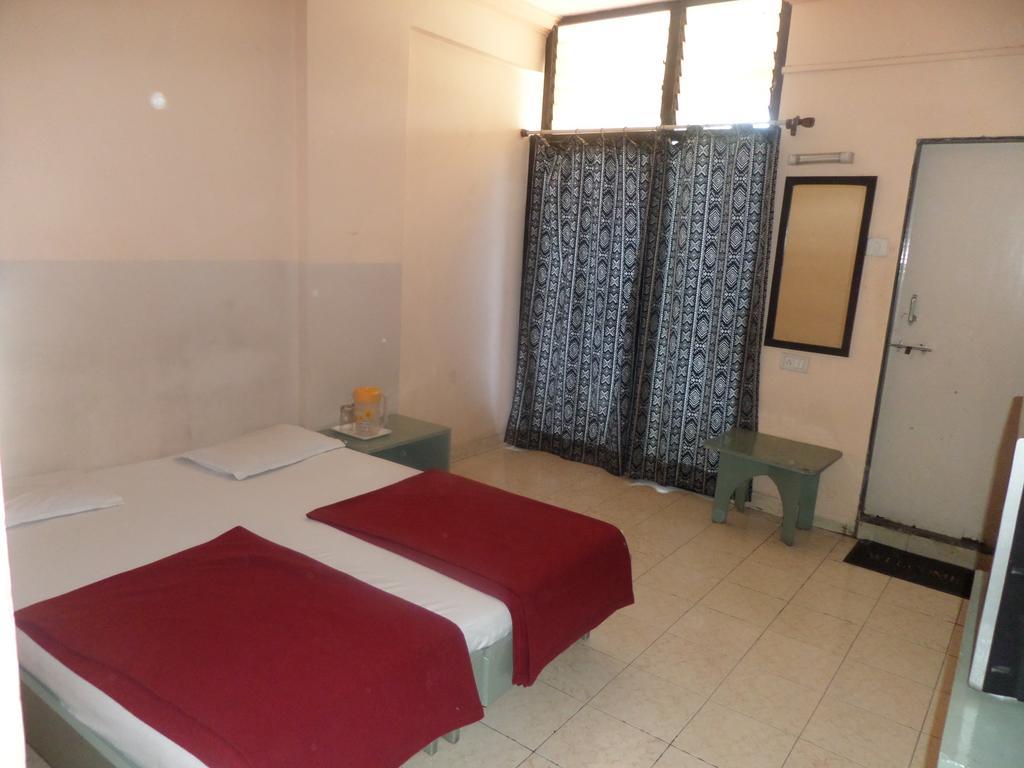 Oyo Flagship 37830 Hotel Aakar International Satara Exteriér fotografie