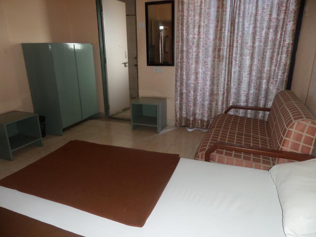 Oyo Flagship 37830 Hotel Aakar International Satara Exteriér fotografie