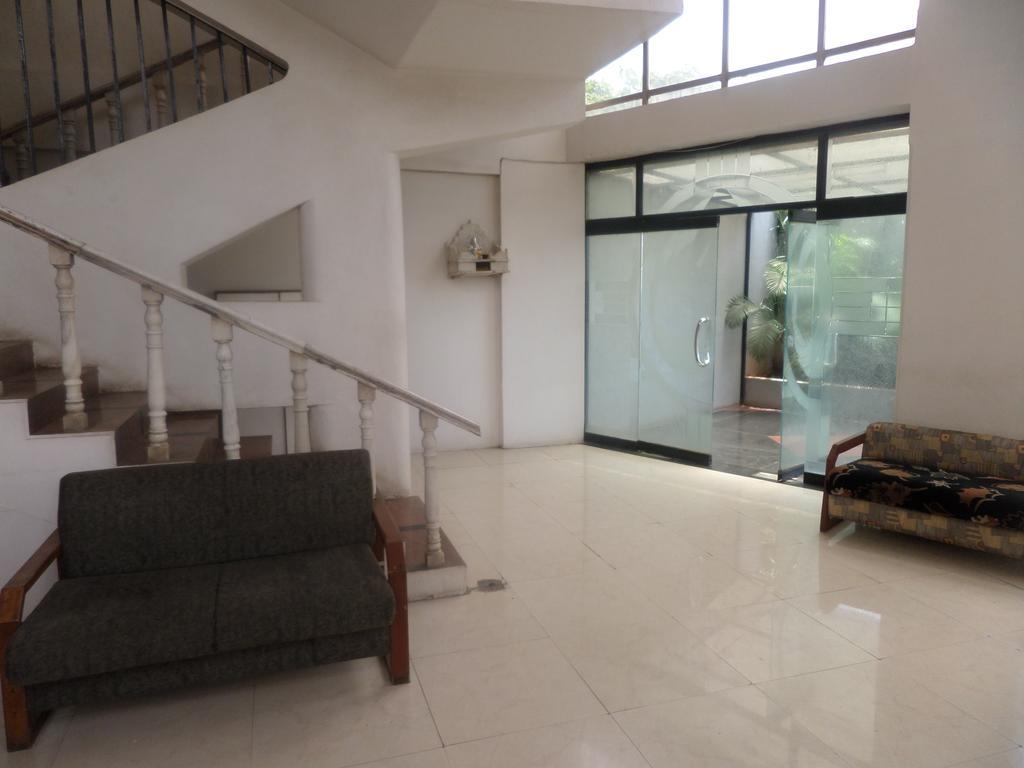 Oyo Flagship 37830 Hotel Aakar International Satara Exteriér fotografie