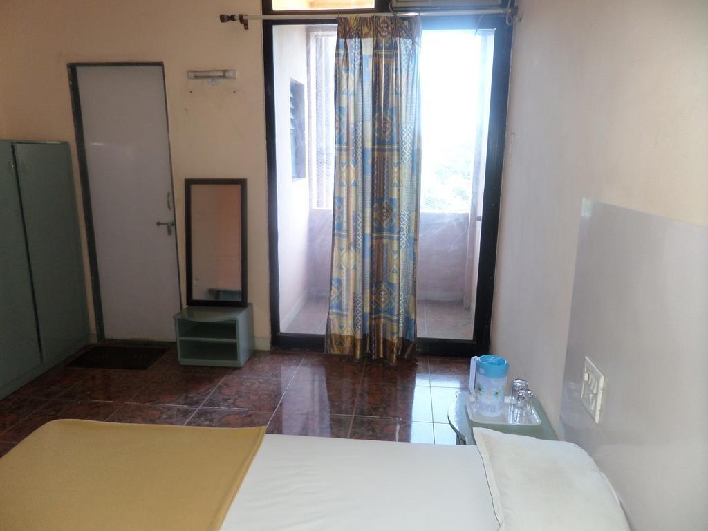 Oyo Flagship 37830 Hotel Aakar International Satara Exteriér fotografie