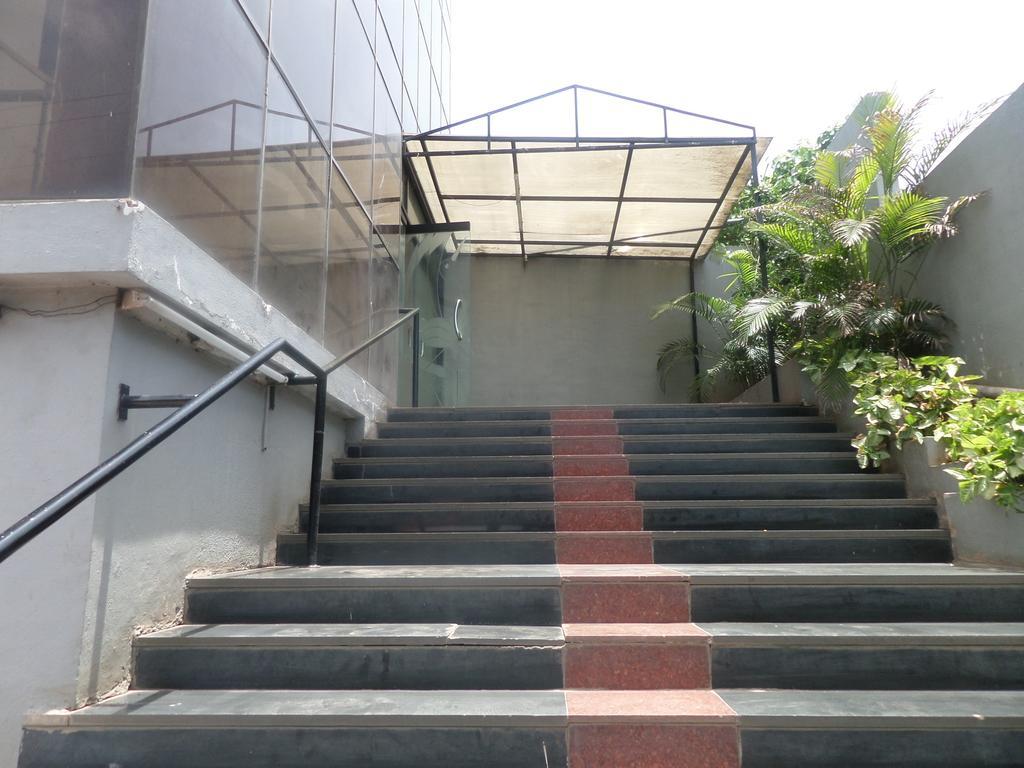 Oyo Flagship 37830 Hotel Aakar International Satara Exteriér fotografie