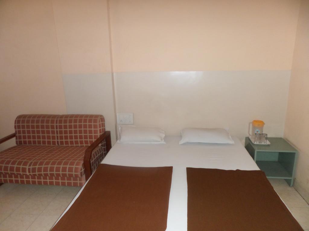 Oyo Flagship 37830 Hotel Aakar International Satara Exteriér fotografie