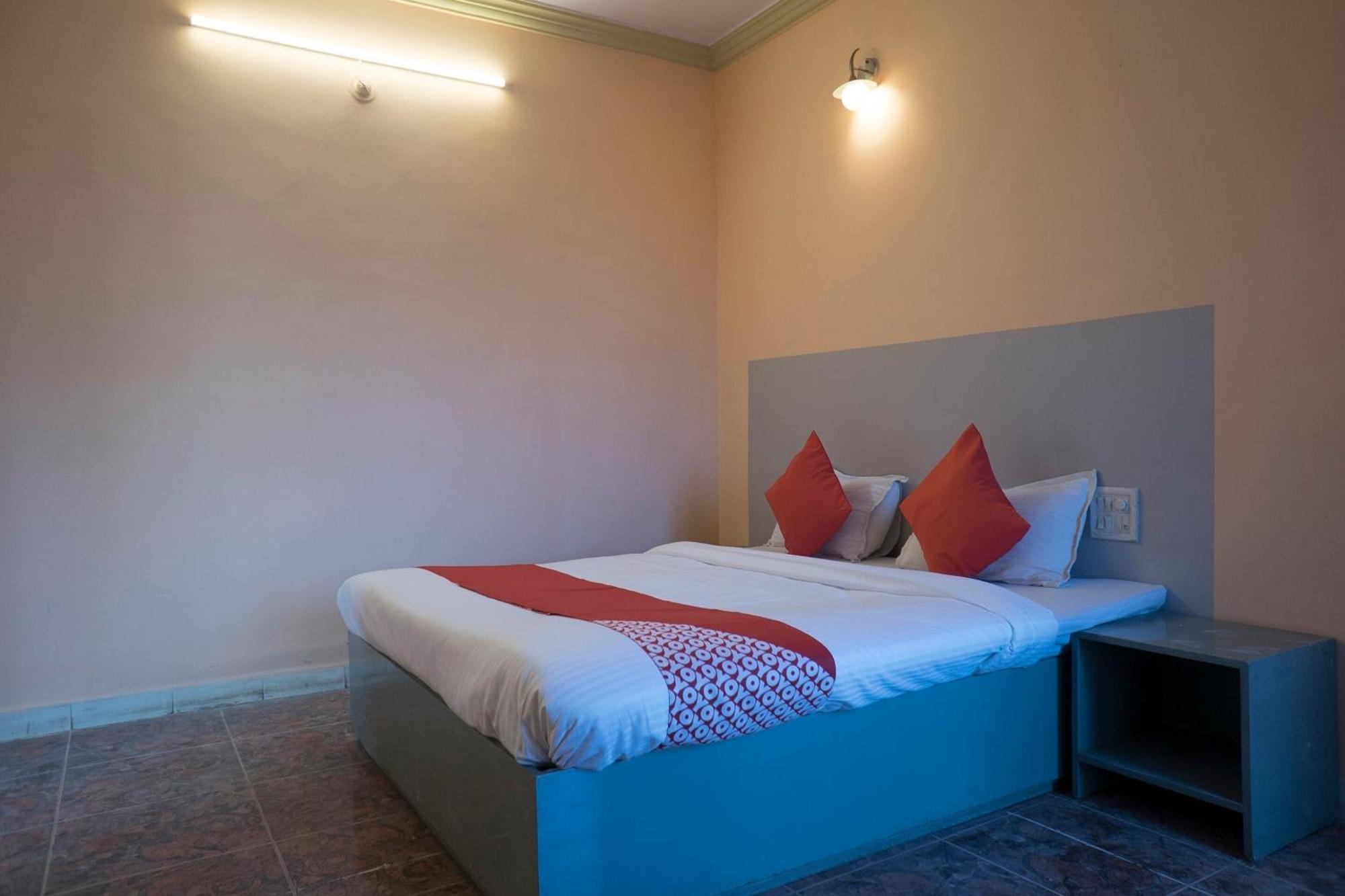 Oyo Flagship 37830 Hotel Aakar International Satara Exteriér fotografie
