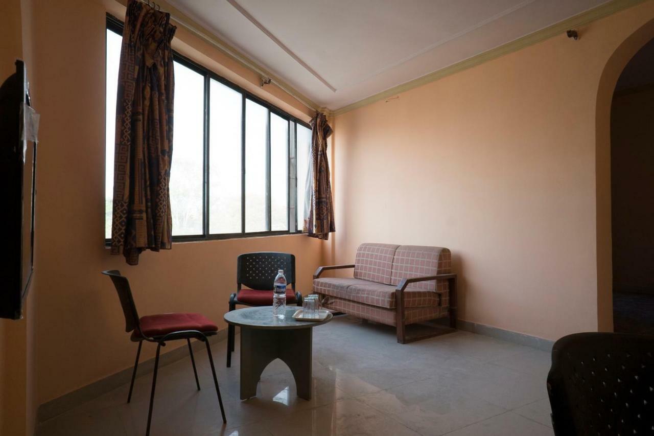 Oyo Flagship 37830 Hotel Aakar International Satara Exteriér fotografie